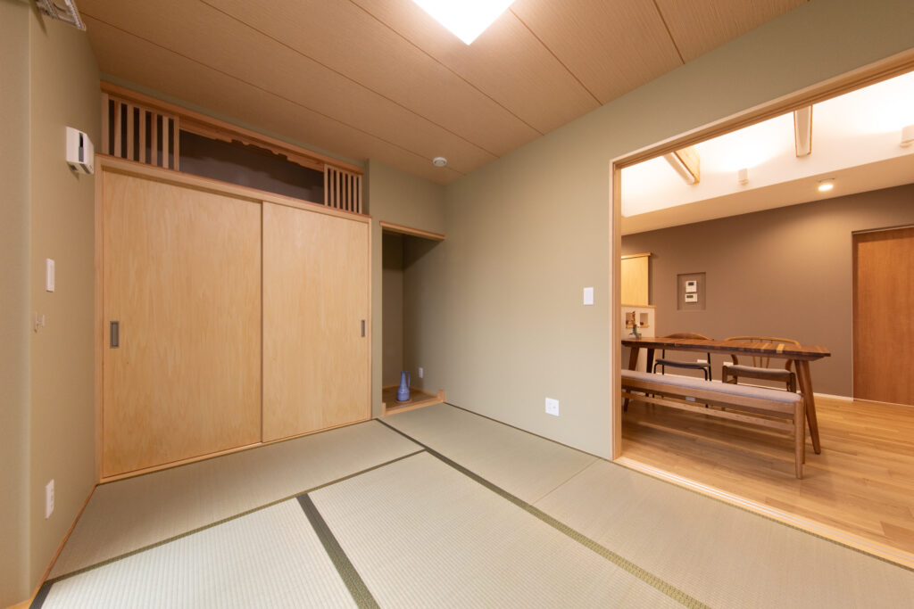 ゆか座の暮らし和モダン平屋木の家